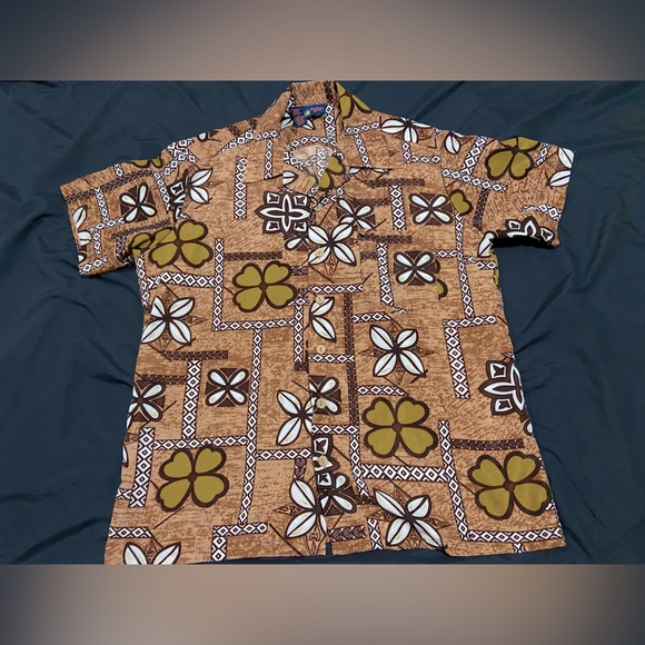 Roundy Bay Men’s Hawaiian Shirt - Picture 2 of 9